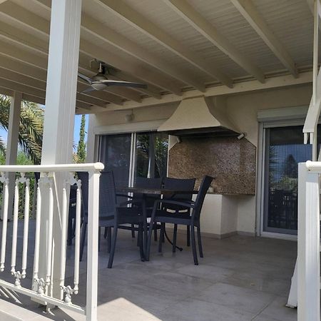 Villa Neyla Four Bedroom Coral Bay Beach Front Ngoại thất bức ảnh
