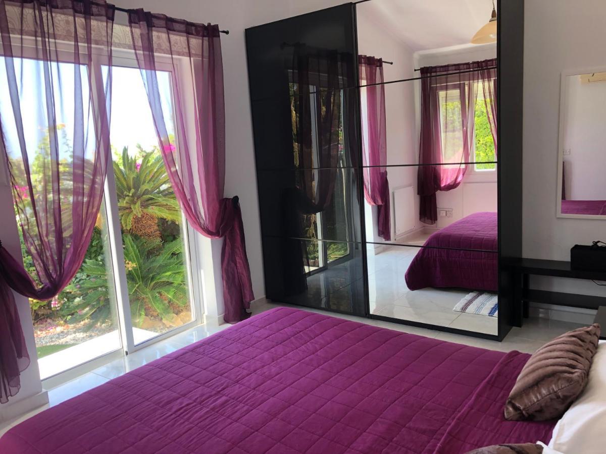 Villa Neyla Four Bedroom Coral Bay Beach Front Ngoại thất bức ảnh