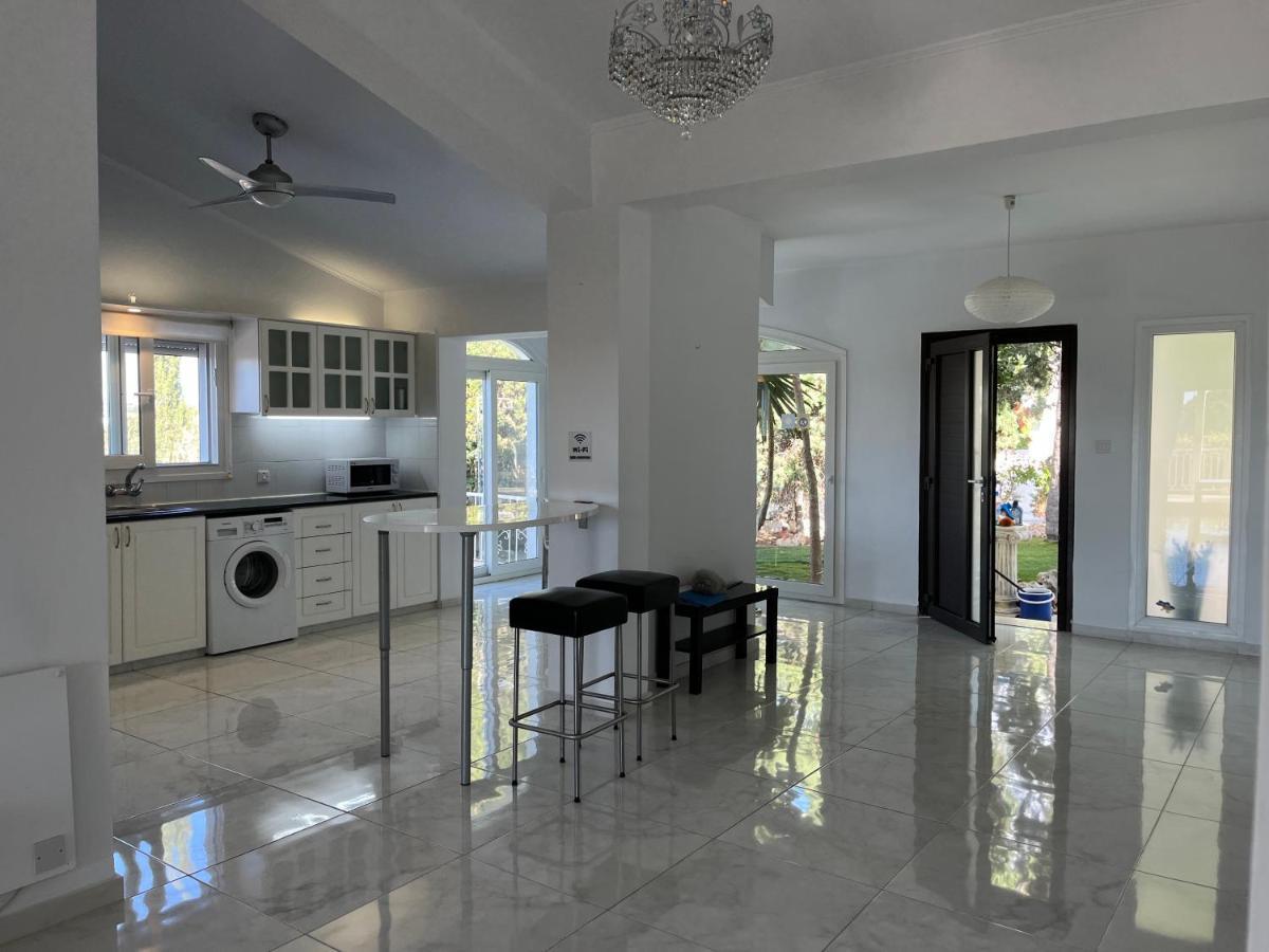 Villa Neyla Four Bedroom Coral Bay Beach Front Ngoại thất bức ảnh