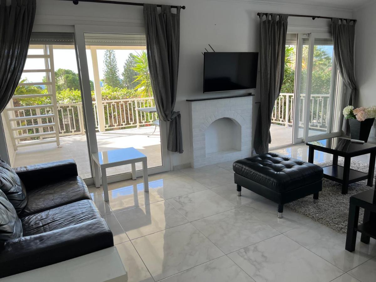 Villa Neyla Four Bedroom Coral Bay Beach Front Ngoại thất bức ảnh
