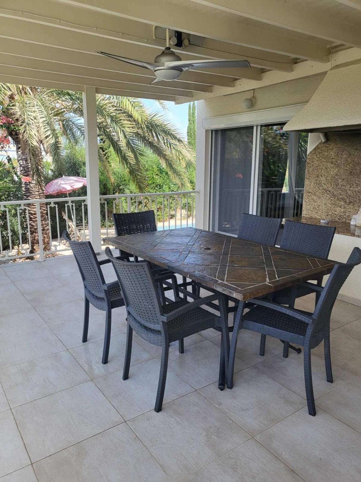 Villa Neyla Four Bedroom Coral Bay Beach Front Ngoại thất bức ảnh