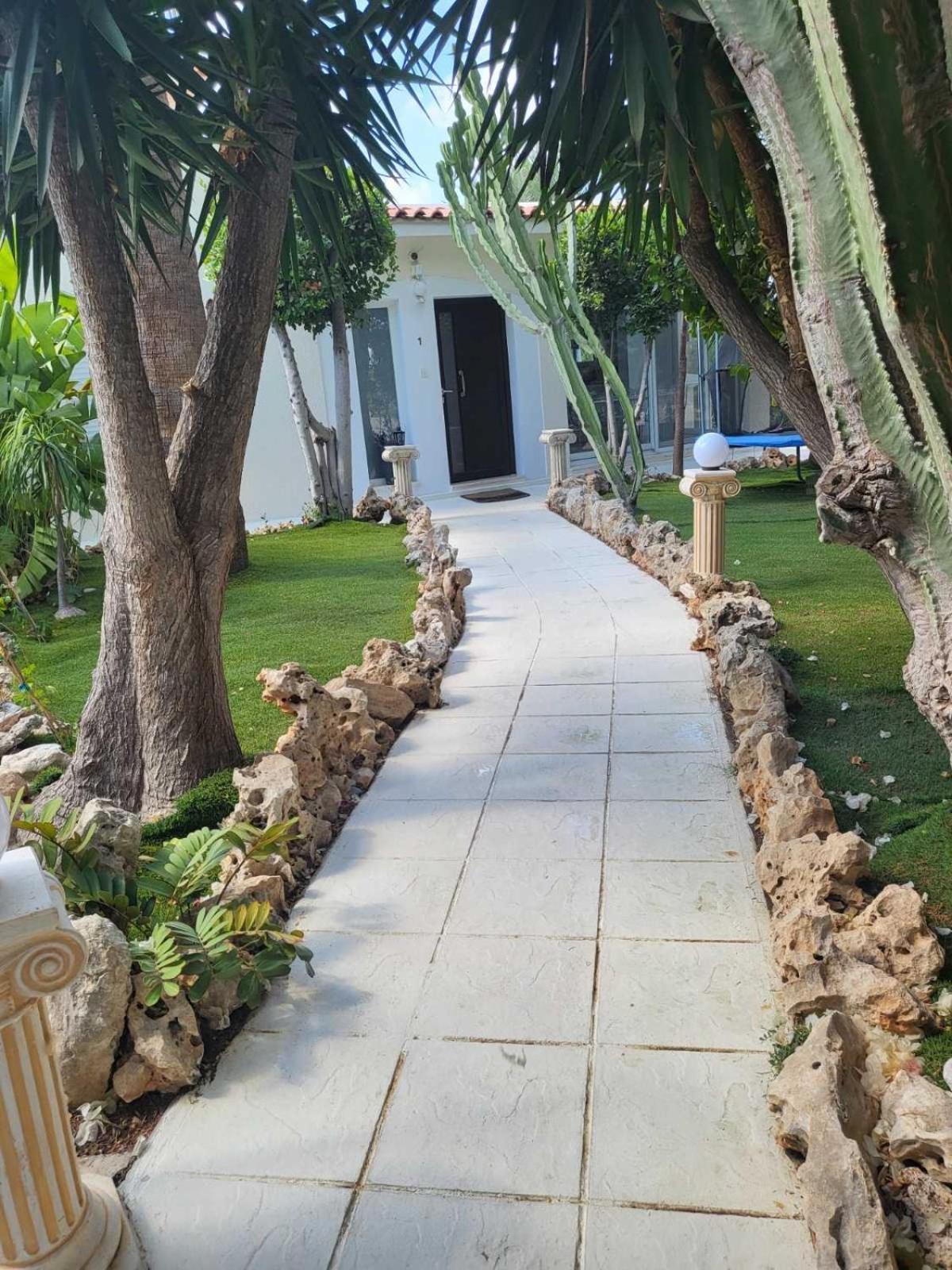 Villa Neyla Four Bedroom Coral Bay Beach Front Ngoại thất bức ảnh