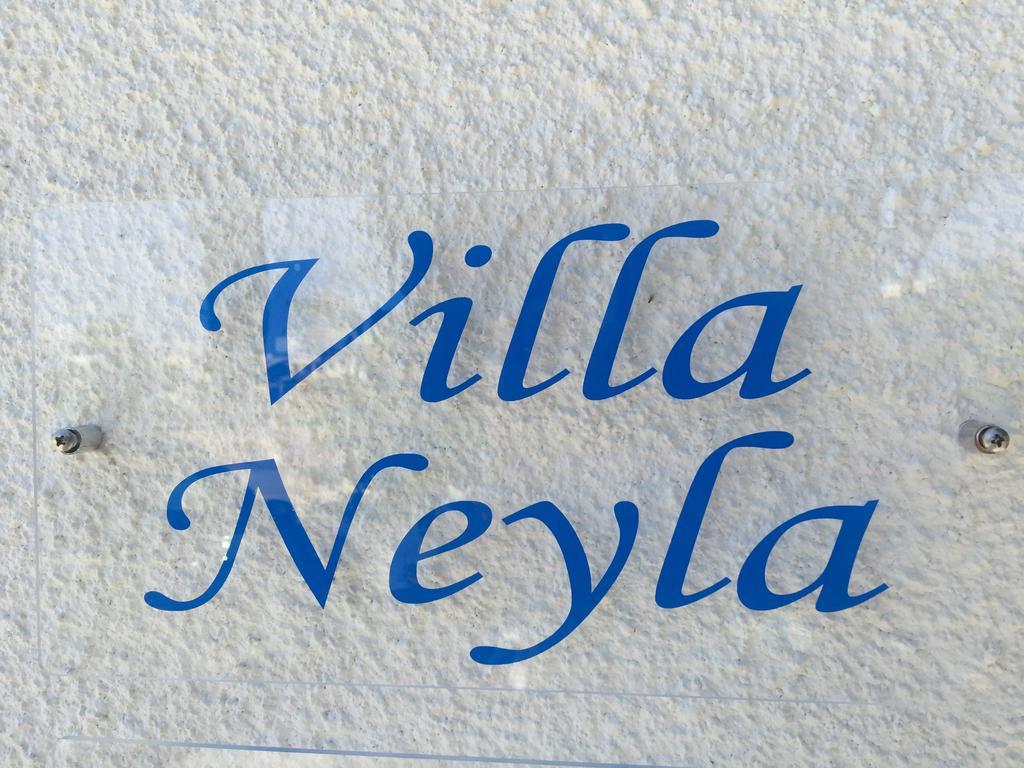 Villa Neyla Four Bedroom Coral Bay Beach Front Ngoại thất bức ảnh